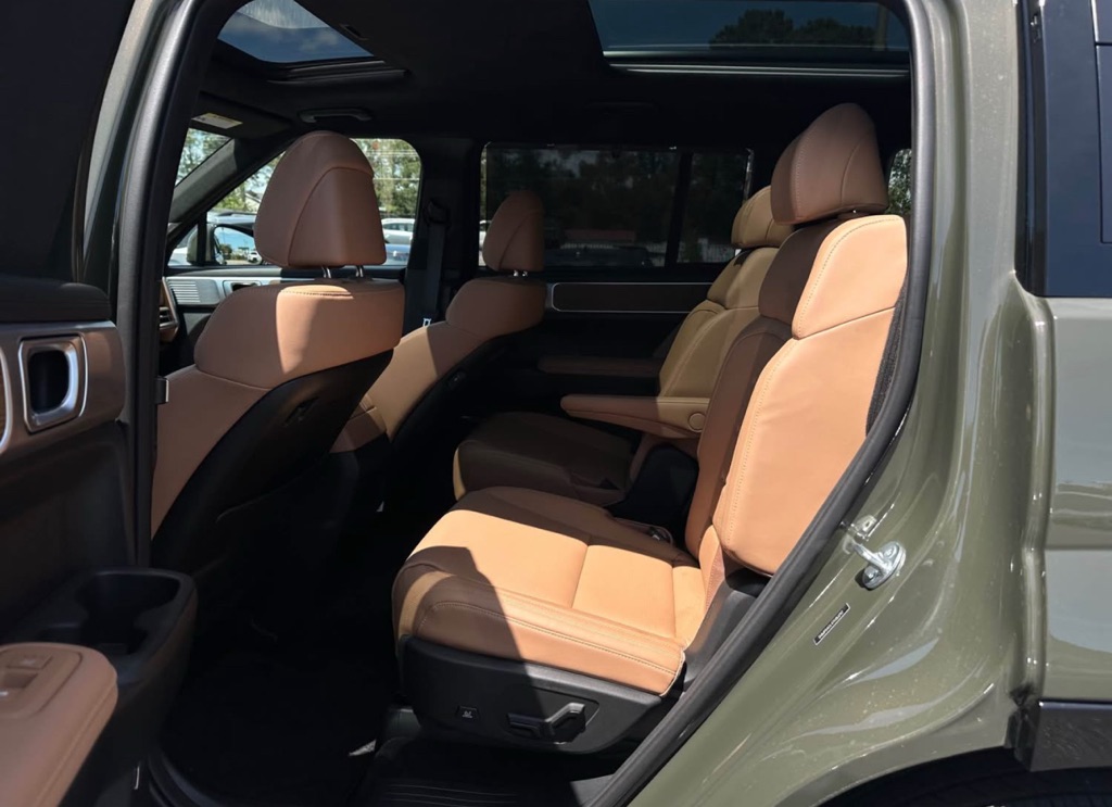 Photo 12 of this HYUNDAI SANTA FE