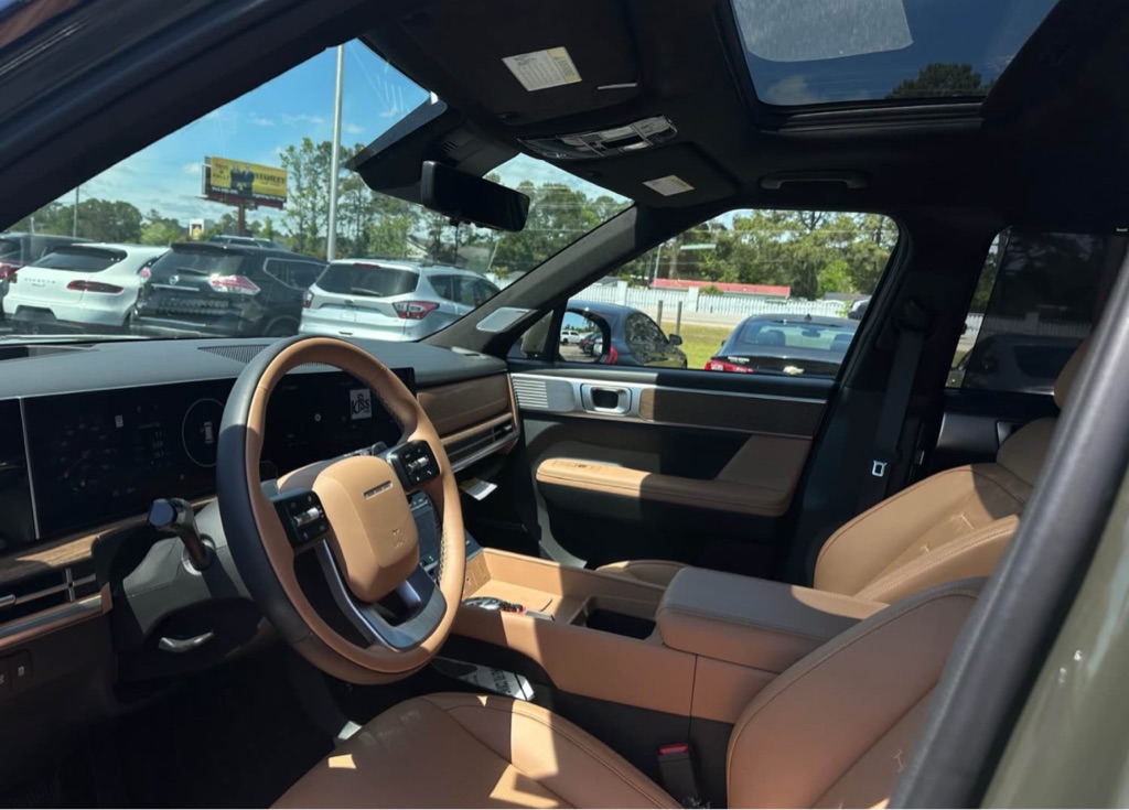 Photo 11 of this HYUNDAI SANTA FE