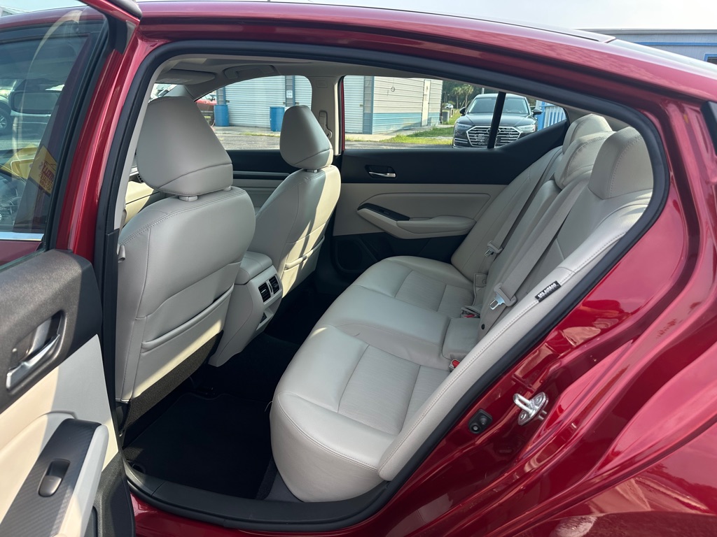 Photo 9 of this NISSAN ALTIMA