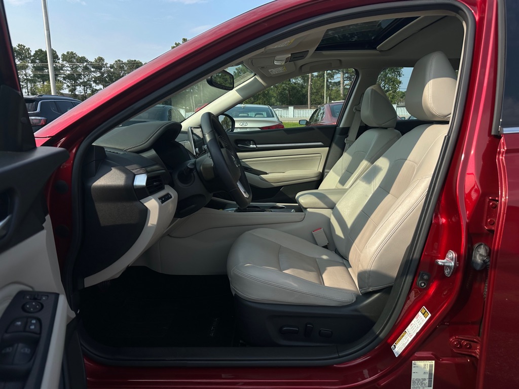 Photo 13 of this NISSAN ALTIMA