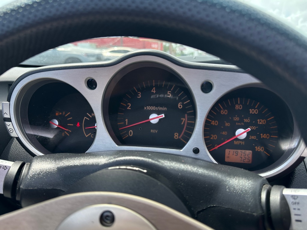 Photo 9 of this NISSAN 350Z