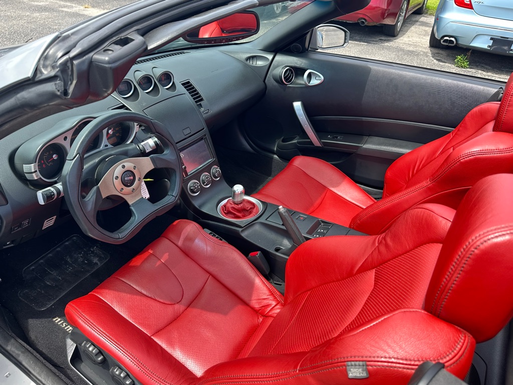 Photo 13 of this NISSAN 350Z