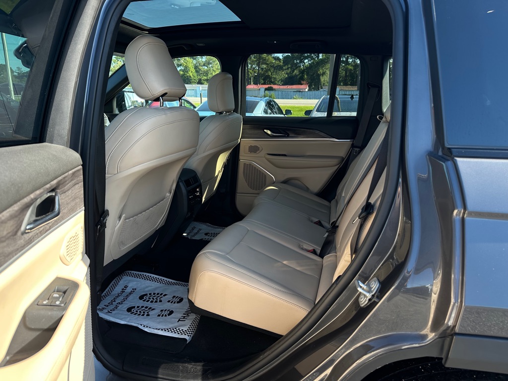 Photo 13 of this JEEP GRAND CHEROKEE