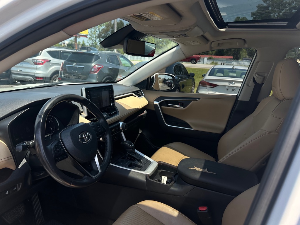 Photo 6 of this TOYOTA RAV4