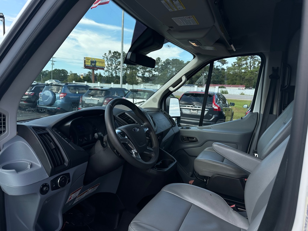 Photo 13 of this FORD TRANSIT