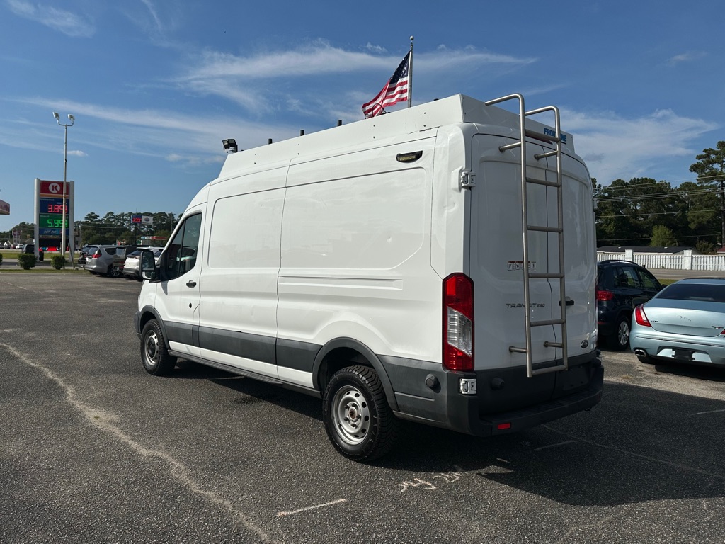 Photo 4 of this FORD TRANSIT