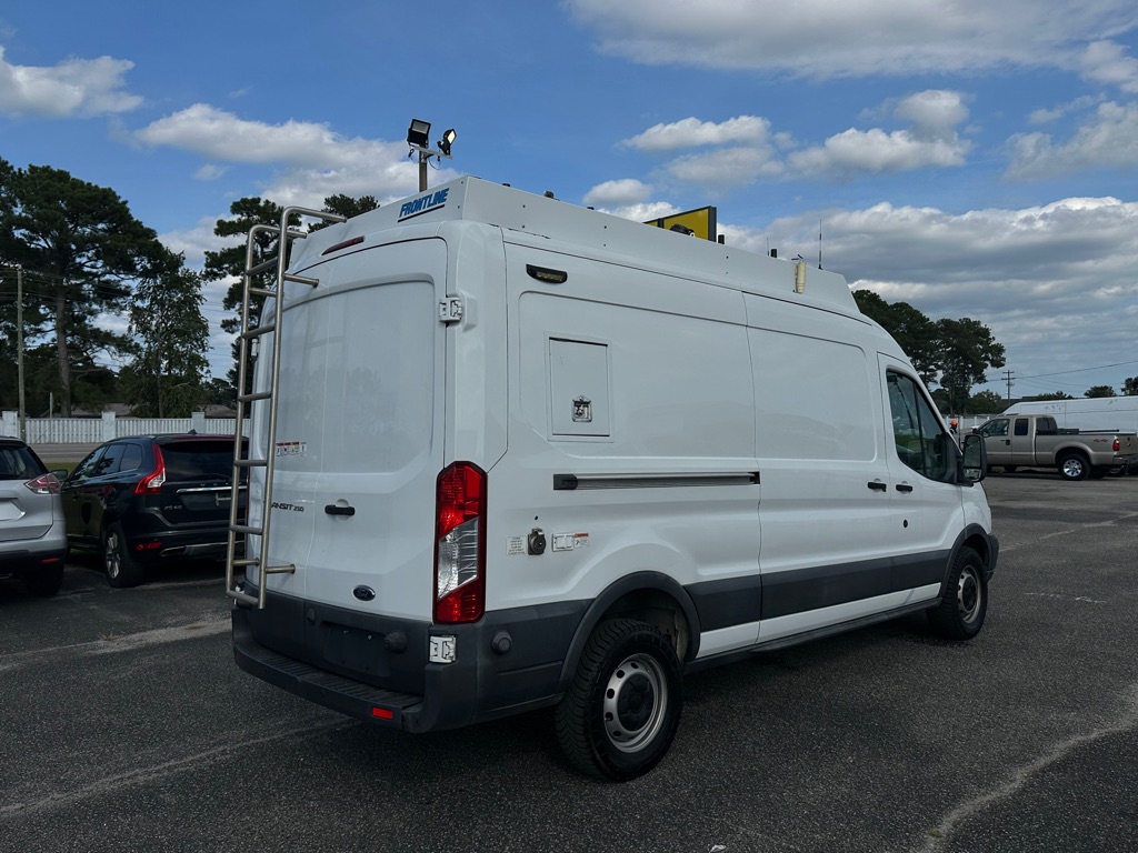 Photo 7 of this FORD TRANSIT