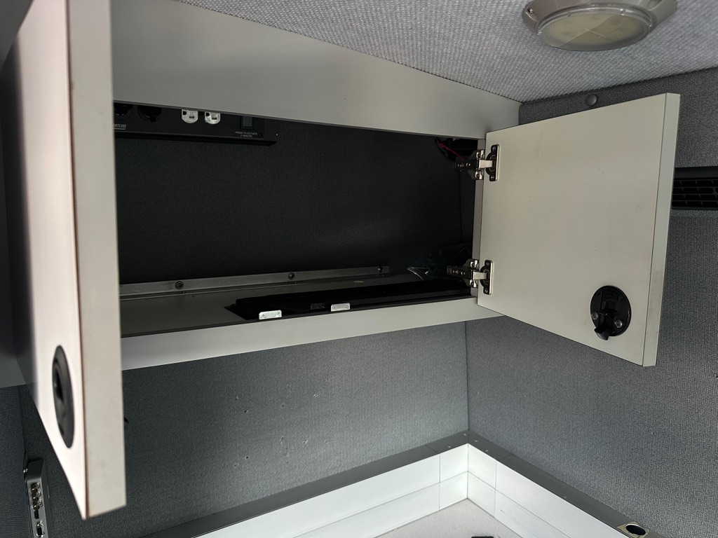 Photo 17 of this FORD TRANSIT