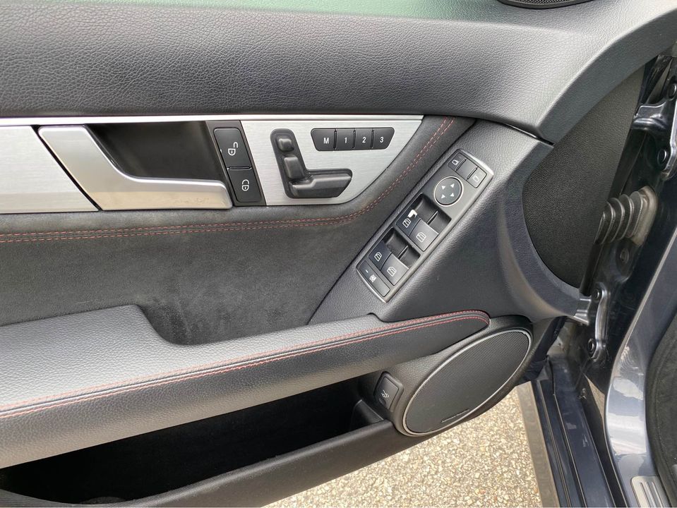 Photo 14 of this MERCEDES-BENZ C-CLASS