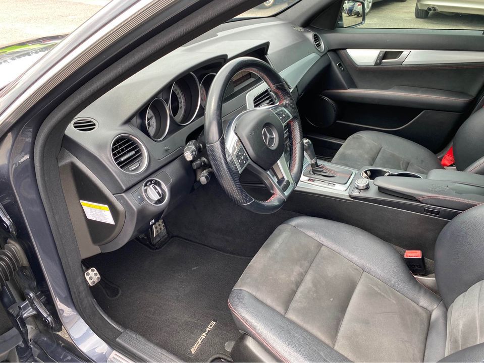 Photo 11 of this MERCEDES-BENZ C-CLASS