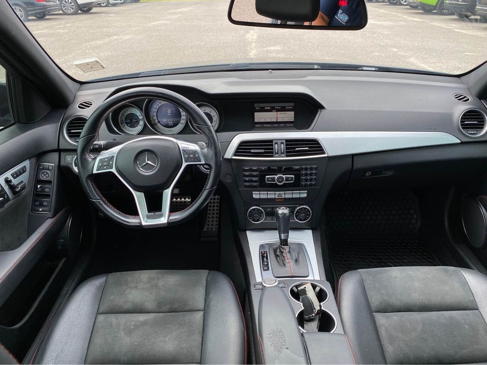 Photo 13 of this MERCEDES-BENZ C-CLASS