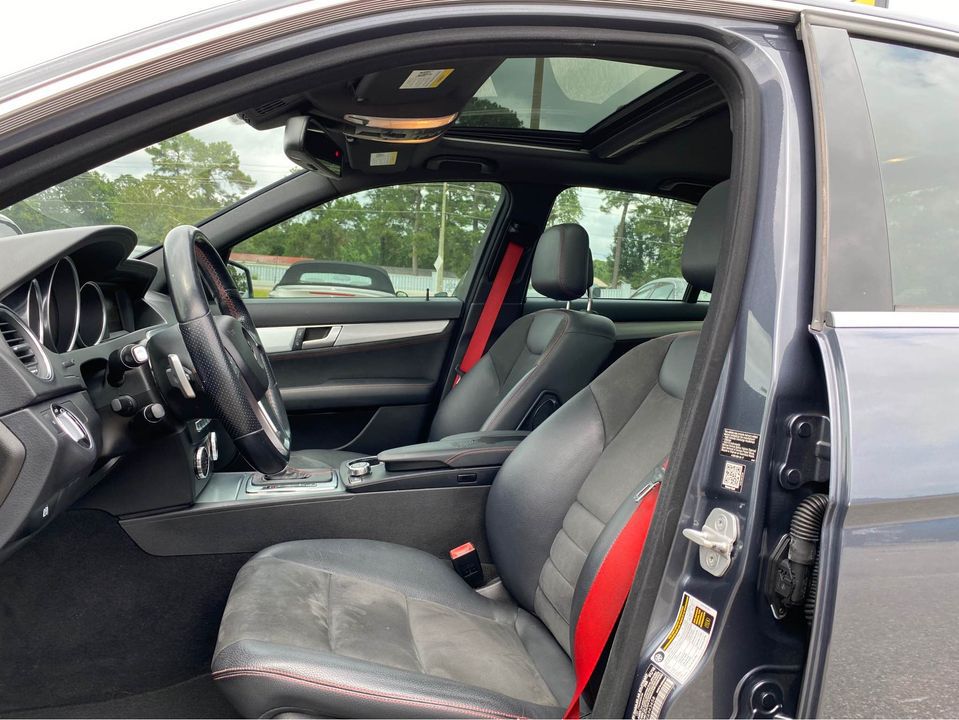 Photo 10 of this MERCEDES-BENZ C-CLASS