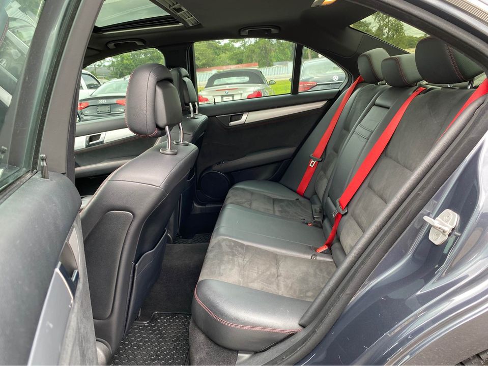 Photo 9 of this MERCEDES-BENZ C-CLASS
