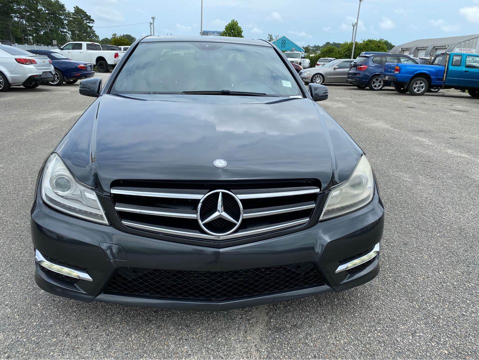 Photo 2 of this MERCEDES-BENZ C-CLASS