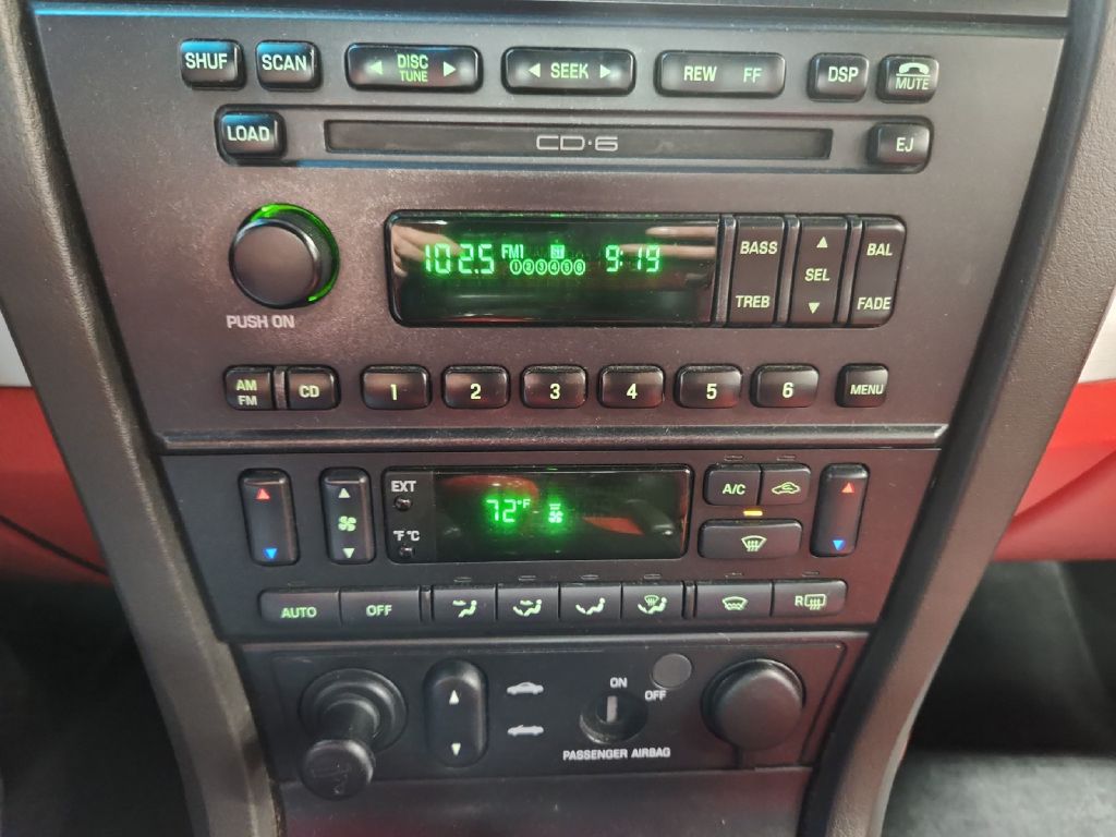 Photo 18 of this FORD THUNDERBIRD