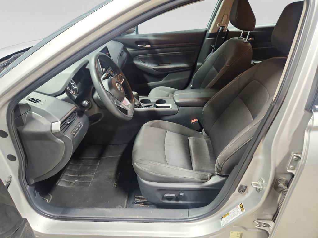 Photo 10 of this NISSAN ALTIMA