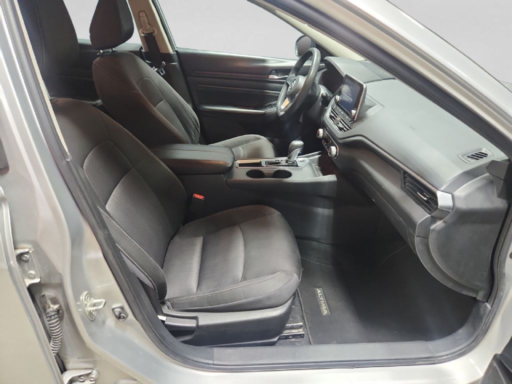Photo 15 of this NISSAN ALTIMA