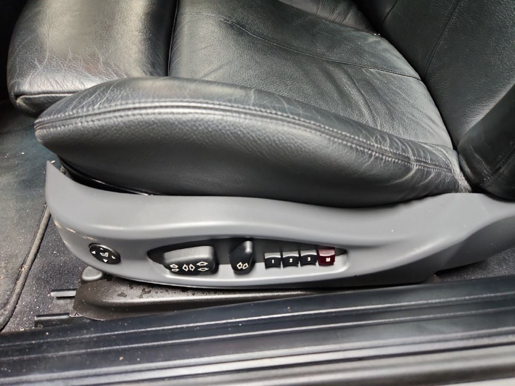 Photo 26 of this BMW 645