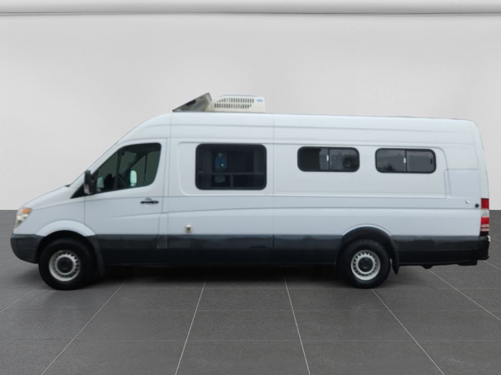Photo 2 of this DODGE SPRINTER