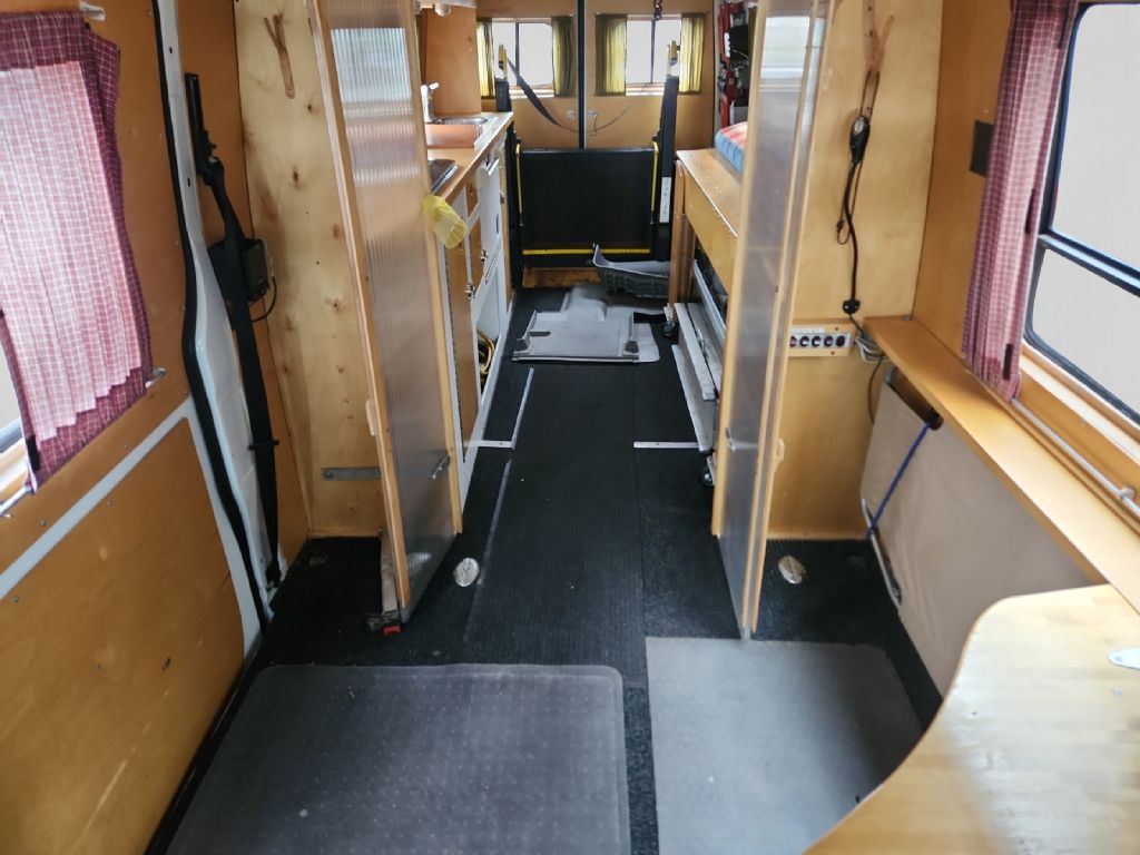 Photo 13 of this DODGE SPRINTER