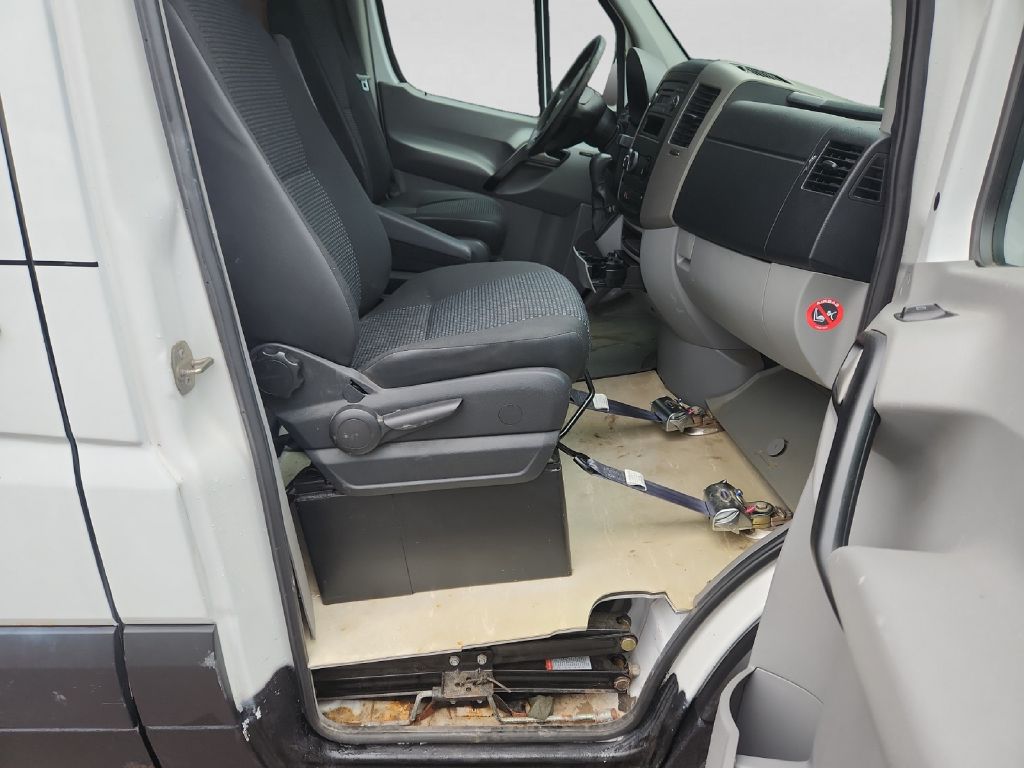 Photo 15 of this DODGE SPRINTER