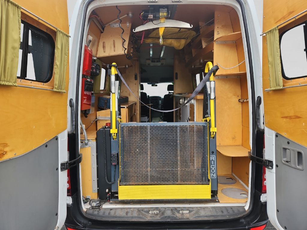 Photo 19 of this DODGE SPRINTER