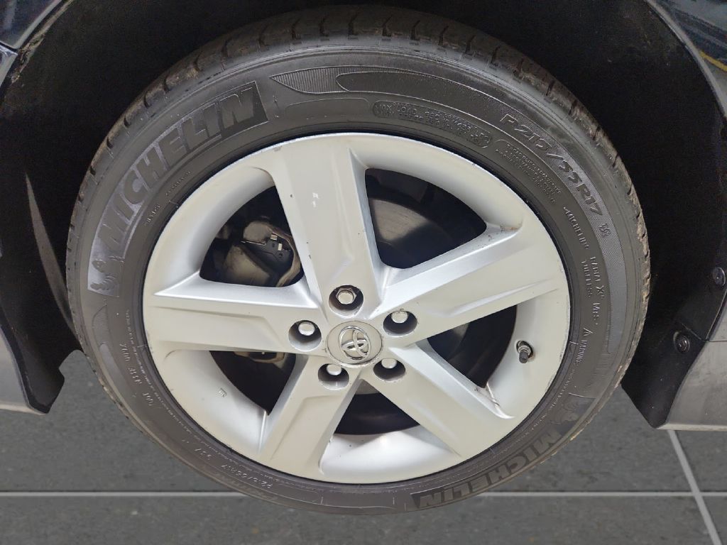 Photo 9 of this TOYOTA CAMRY