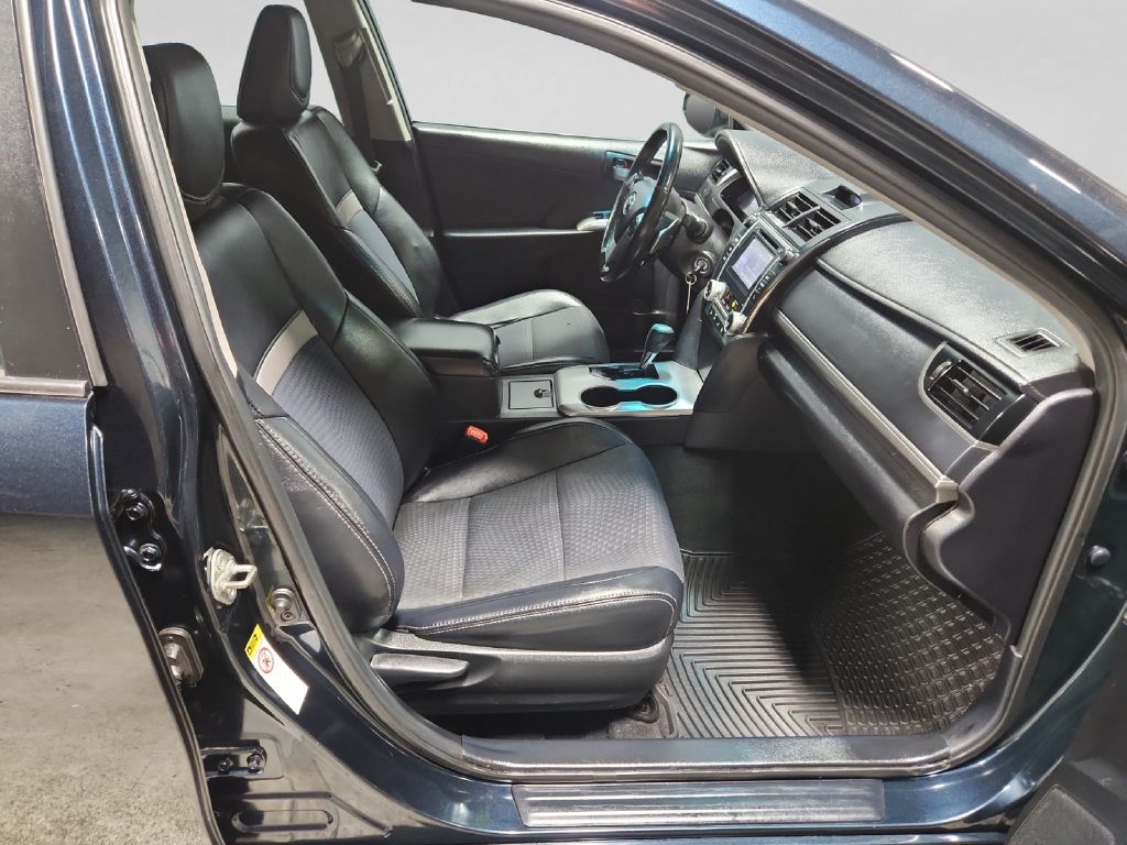 Photo 15 of this TOYOTA CAMRY