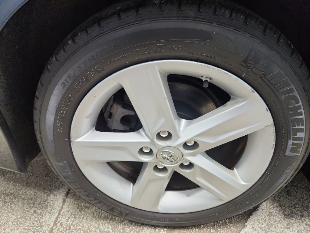 Photo 28 of this TOYOTA CAMRY