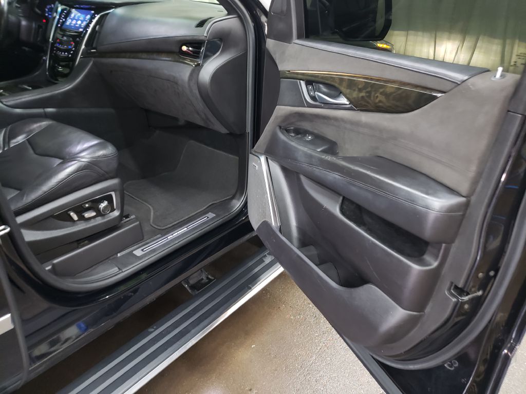 Photo 31 of this CADILLAC ESCALADE