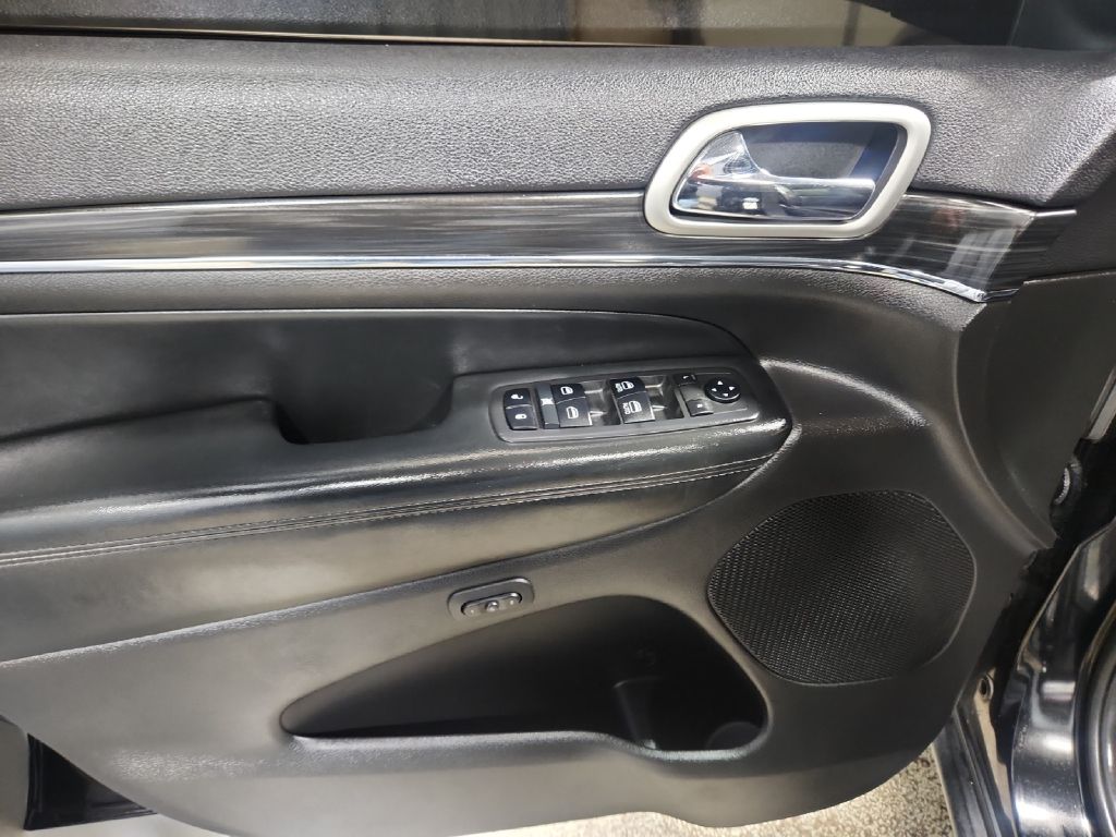 Photo 17 of this JEEP GRAND CHEROKEE