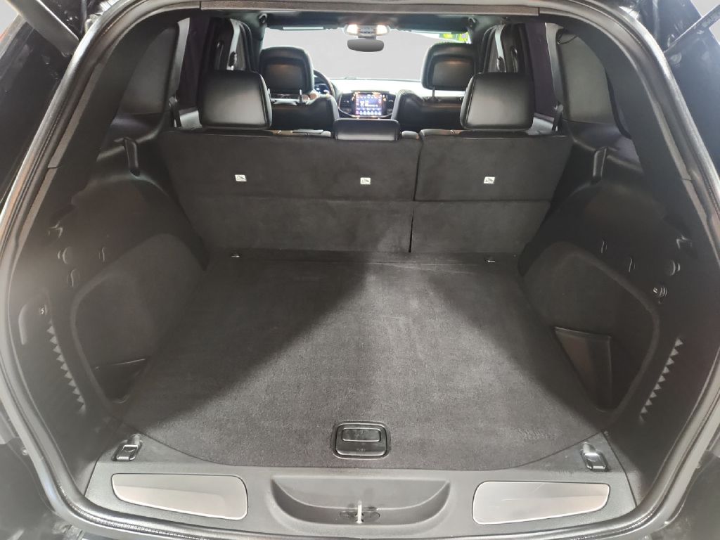 Photo 19 of this JEEP GRAND CHEROKEE