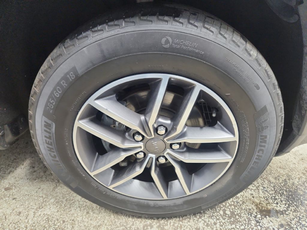 Photo 30 of this JEEP GRAND CHEROKEE