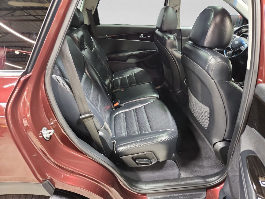 Photo 19 of this KIA SORENTO