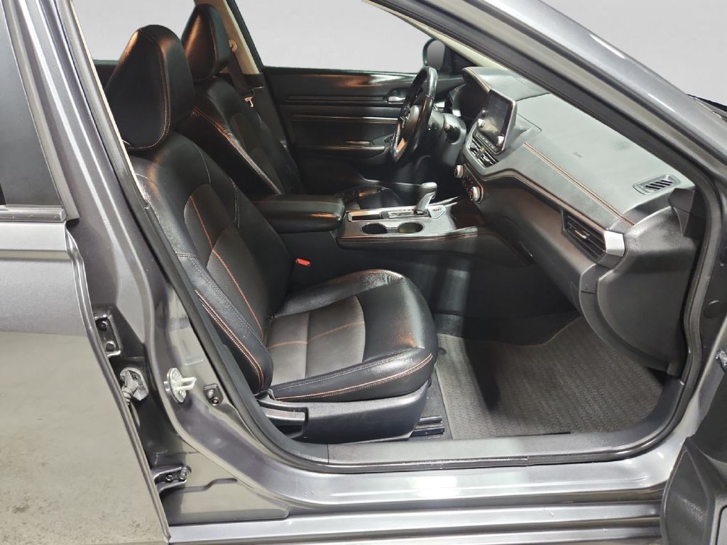 Photo 15 of this NISSAN ALTIMA