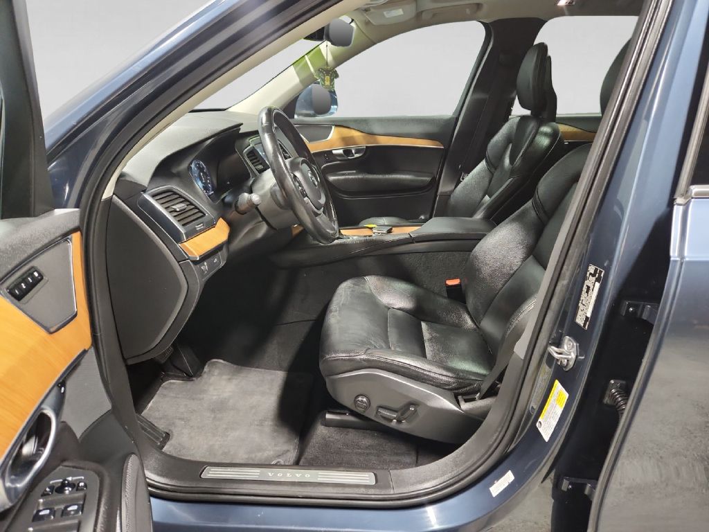 Photo 10 of this VOLVO XC90