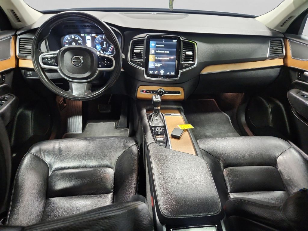 Photo 14 of this VOLVO XC90