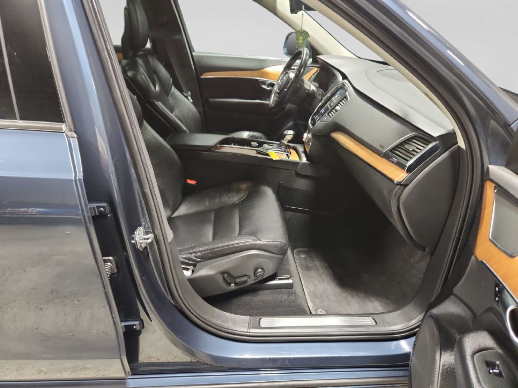 Photo 15 of this VOLVO XC90