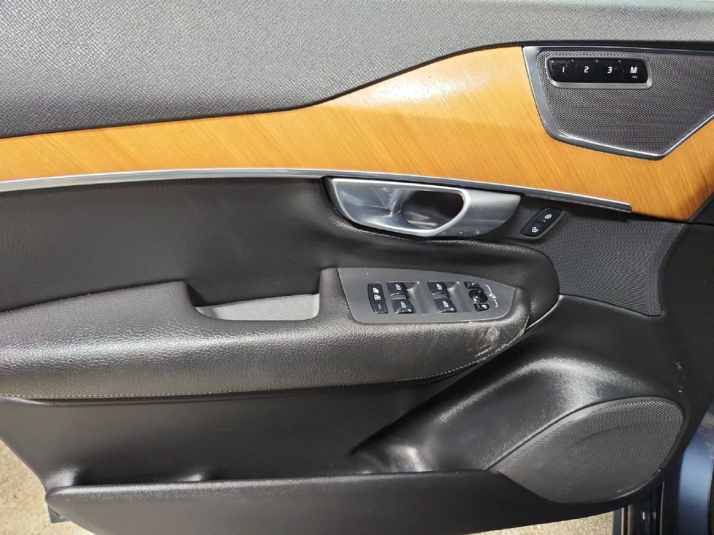 Photo 17 of this VOLVO XC90