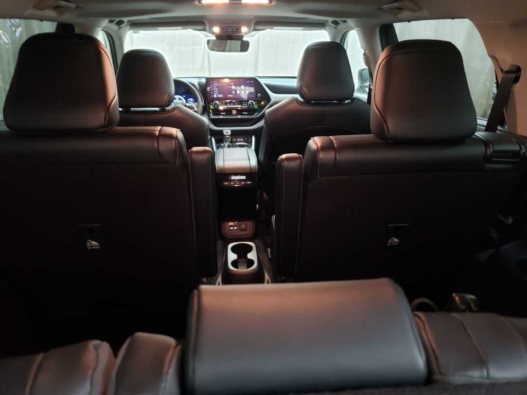 Photo 5 of this TOYOTA HIGHLANDER