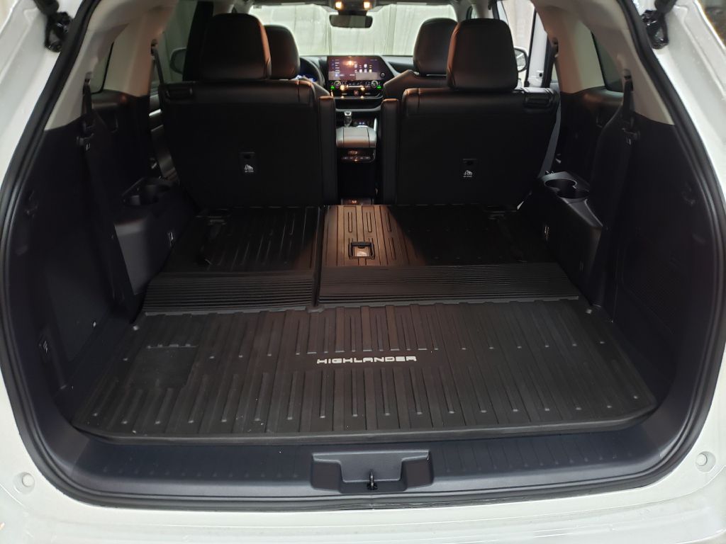 Photo 6 of this TOYOTA HIGHLANDER