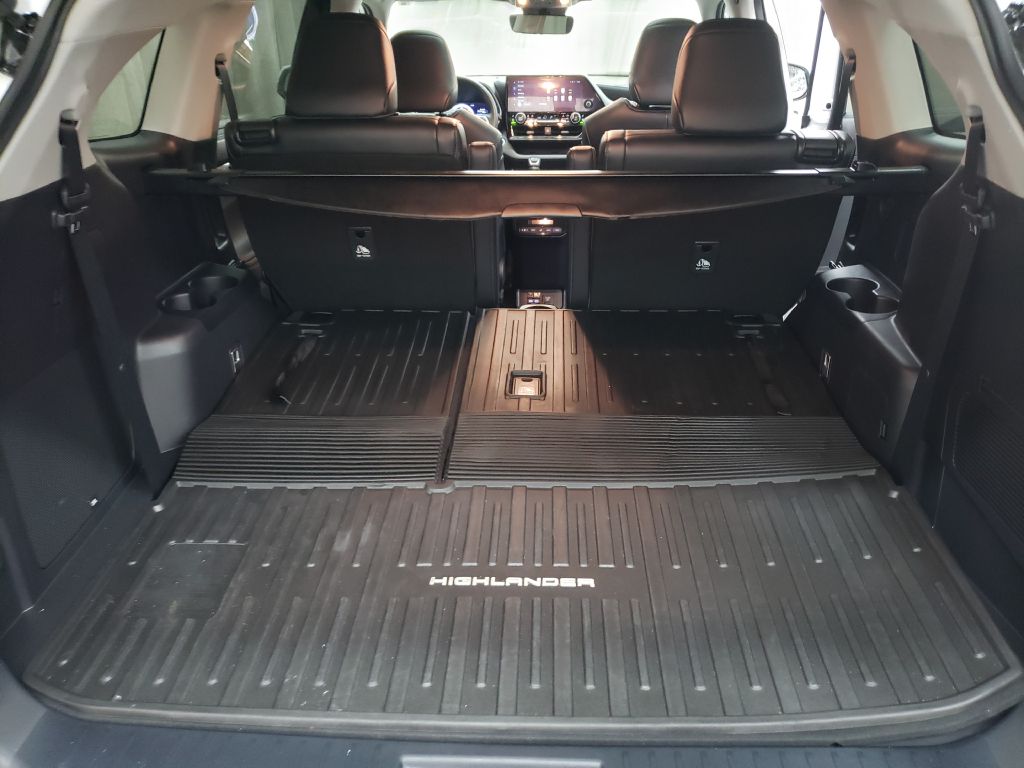 Photo 8 of this TOYOTA HIGHLANDER