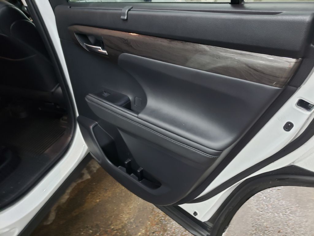 Photo 10 of this TOYOTA HIGHLANDER