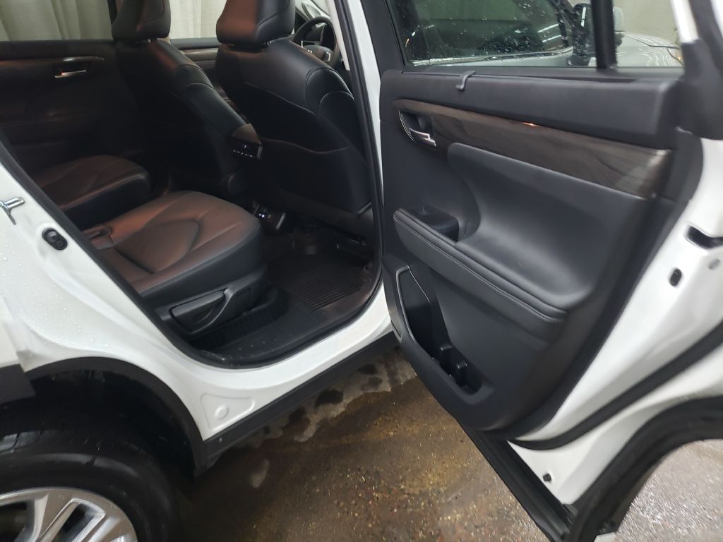 Photo 12 of this TOYOTA HIGHLANDER