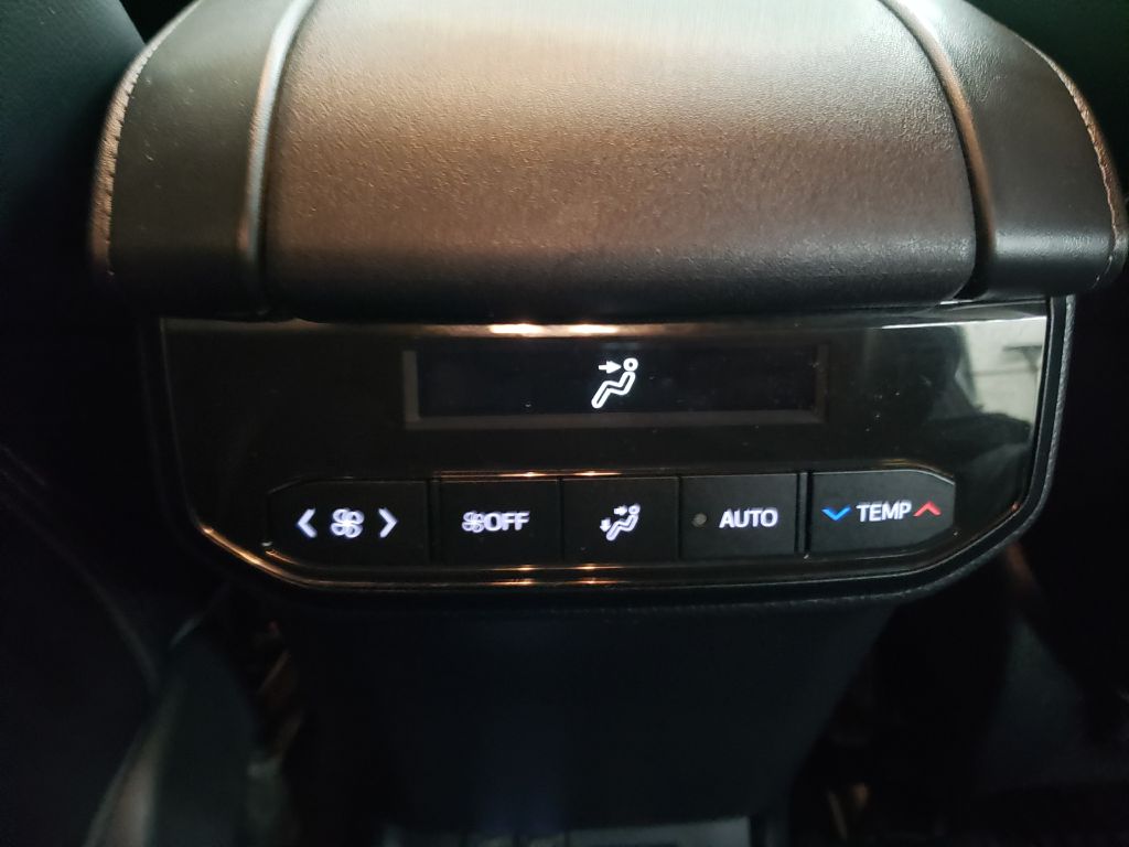Photo 13 of this TOYOTA HIGHLANDER