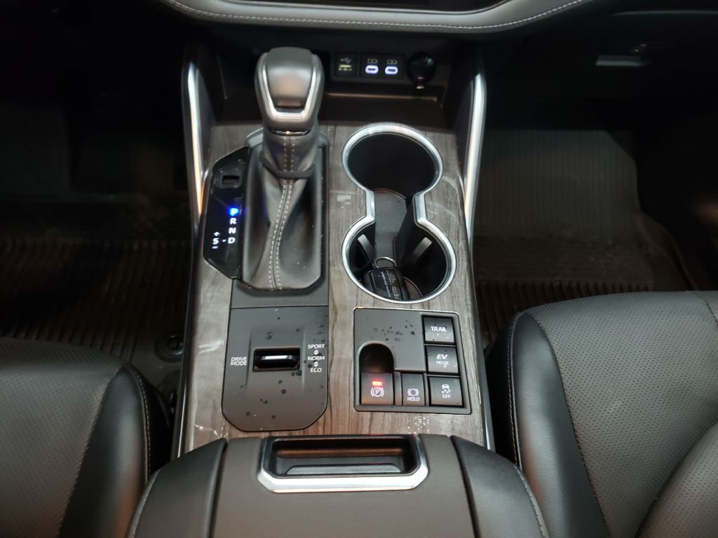 Photo 18 of this TOYOTA HIGHLANDER