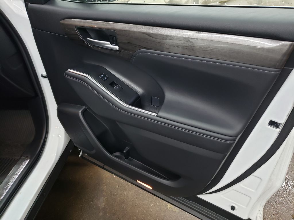 Photo 21 of this TOYOTA HIGHLANDER