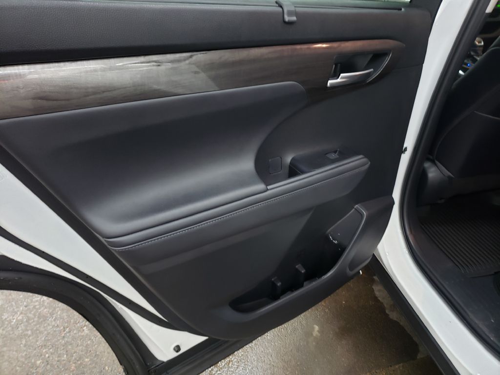 Photo 33 of this TOYOTA HIGHLANDER