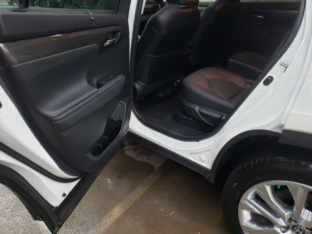 Photo 35 of this TOYOTA HIGHLANDER