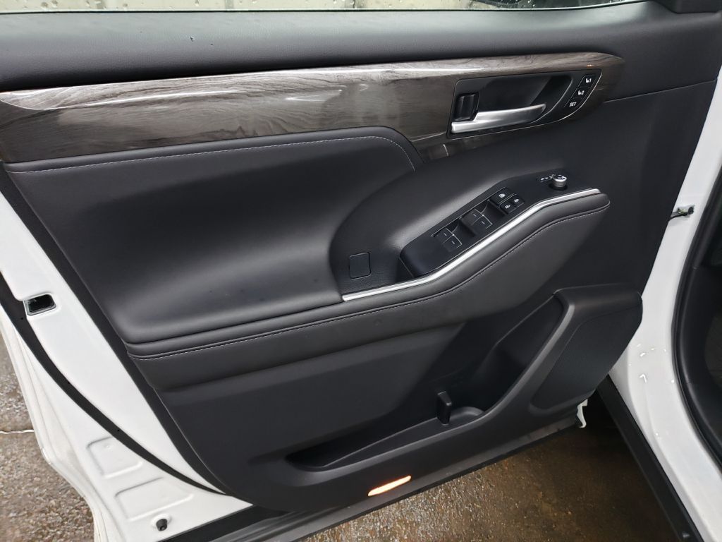 Photo 38 of this TOYOTA HIGHLANDER
